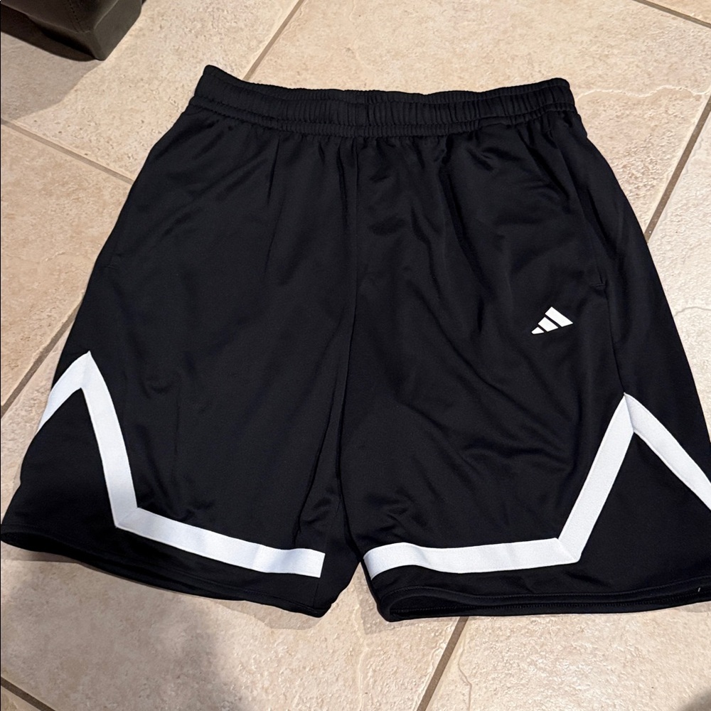 NWT Adidas Mens Size Large Basketball Pro block Shorts Black White 9”